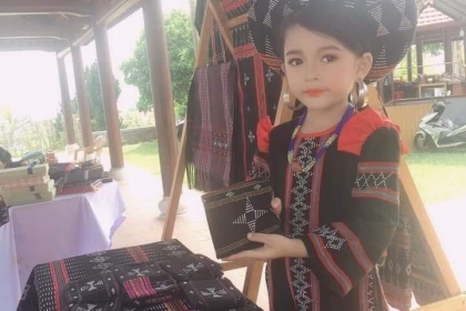 The beauty of traditional costumes of Vietnamese ethnic groups.