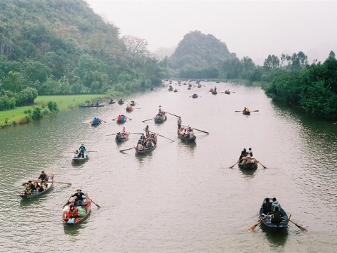 Ha Noi - Ferfume Pagoda Full Day Tour