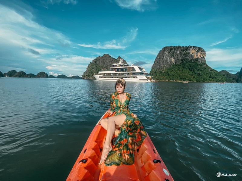 kayaking in Lan Ha Bay
