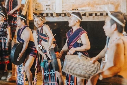 Co Tu ethnic cultural village in the middle of Truong Son mountains Co Tu ethnic cultural village in the middle of Truong Son mountains