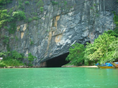 Hue - Phong Nha Cave 1 Day Tour  Hue - Phong Nha Cave 1 Day Tour