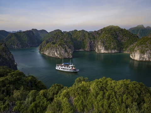 Lan Ha bay Cruise Sunlight Premium 3 Days 2 Night Lan Ha bay Cruise Sunlight Premium 3 Days 2 Night